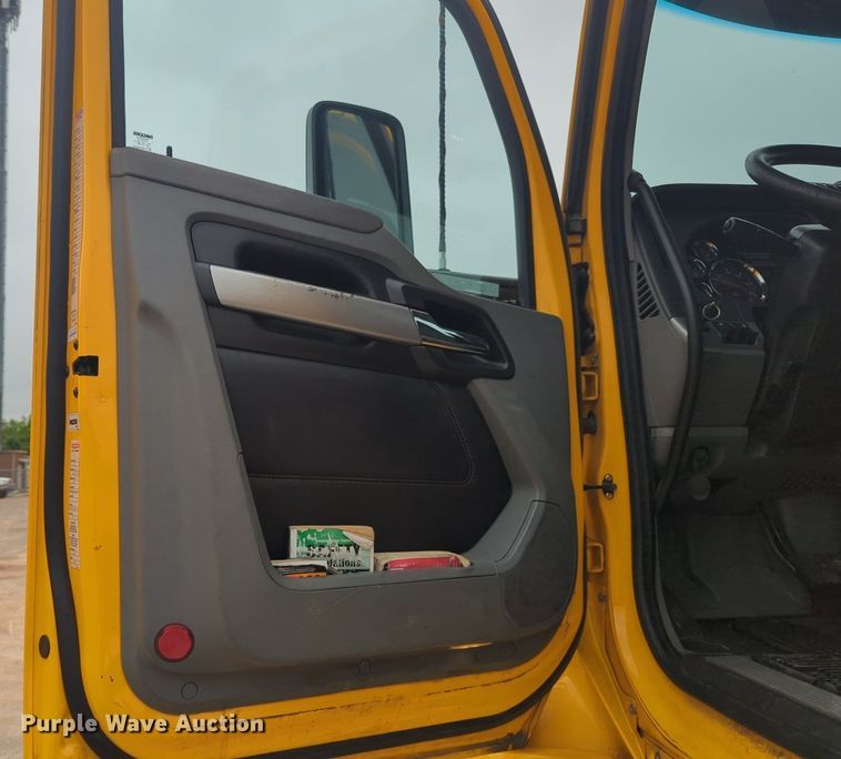 image for item NG9844 2020 Kenworth T680 semi truck