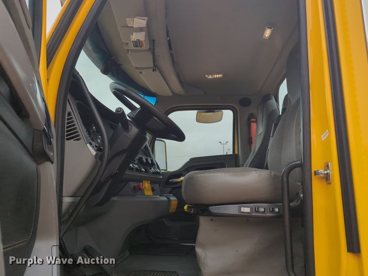 image for item NG9844 2020 Kenworth T680 semi truck