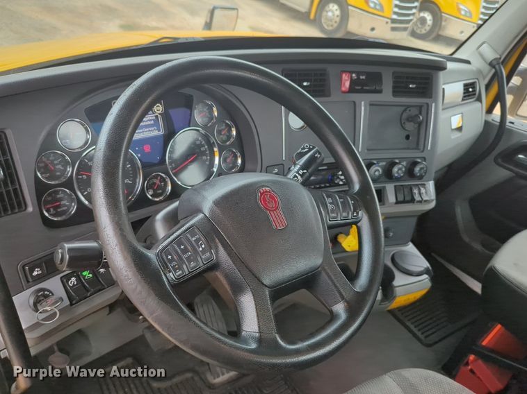 image for item NG9844 2020 Kenworth T680 semi truck