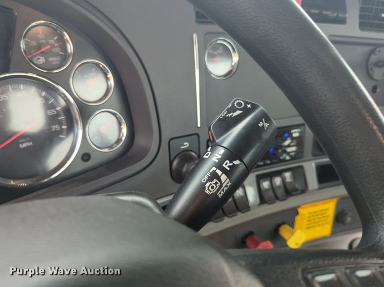 image for item NG9844 2020 Kenworth T680 semi truck