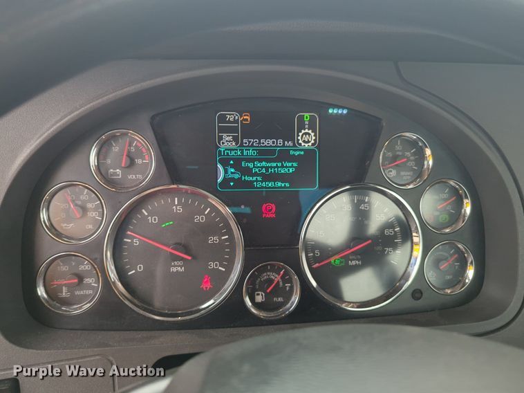 image for item NG9844 2020 Kenworth T680 semi truck