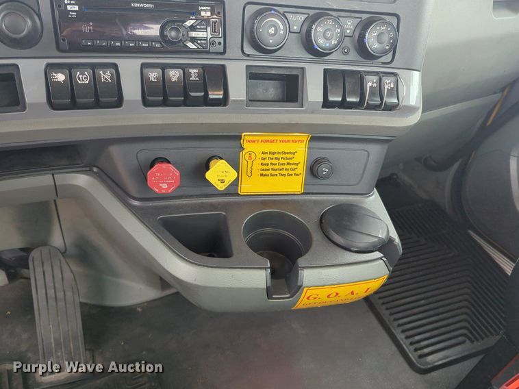 image for item NG9844 2020 Kenworth T680 semi truck