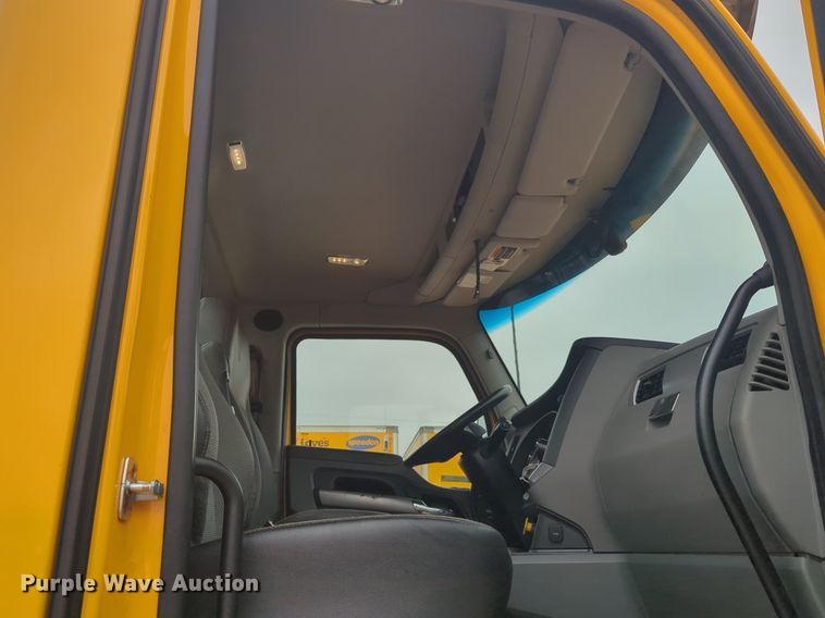 image for item NG9844 2020 Kenworth T680 semi truck