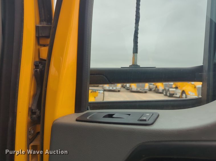 image for item NG9844 2020 Kenworth T680 semi truck