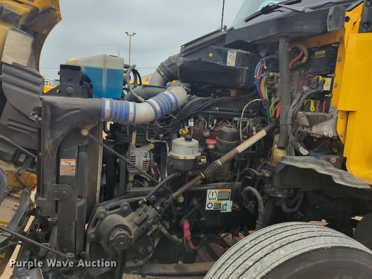 image for item NG9844 2020 Kenworth T680 semi truck