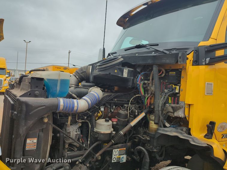 image for item NG9844 2020 Kenworth T680 semi truck