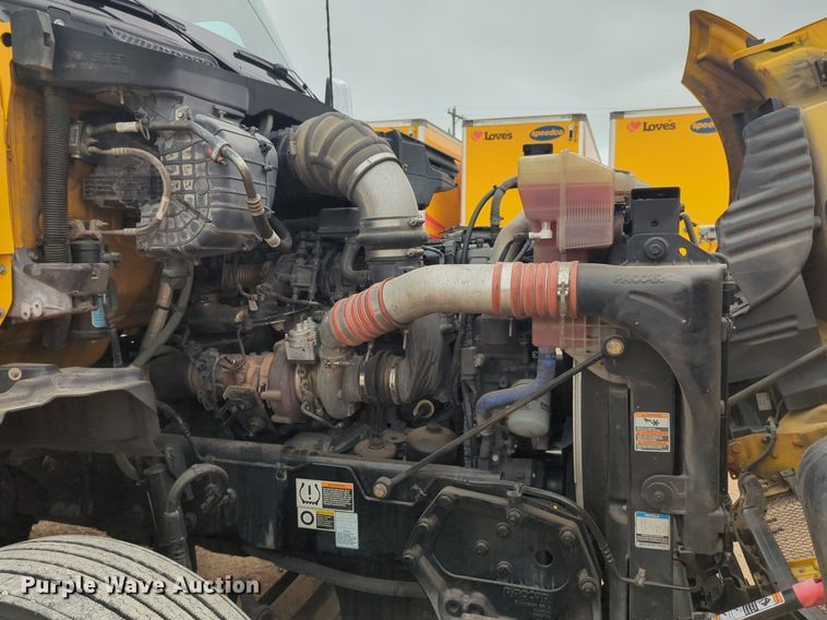 image for item NG9844 2020 Kenworth T680 semi truck