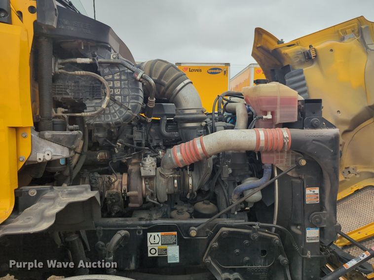 image for item NG9844 2020 Kenworth T680 semi truck