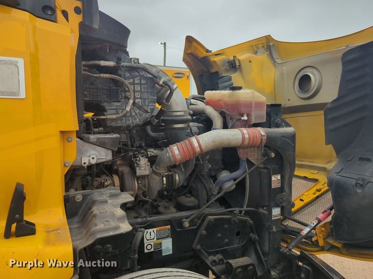 image for item NG9844 2020 Kenworth T680 semi truck