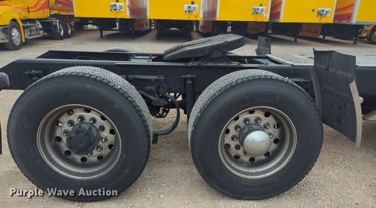 image for item NG9844 2020 Kenworth T680 semi truck