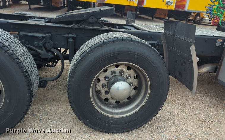 image for item NG9844 2020 Kenworth T680 semi truck