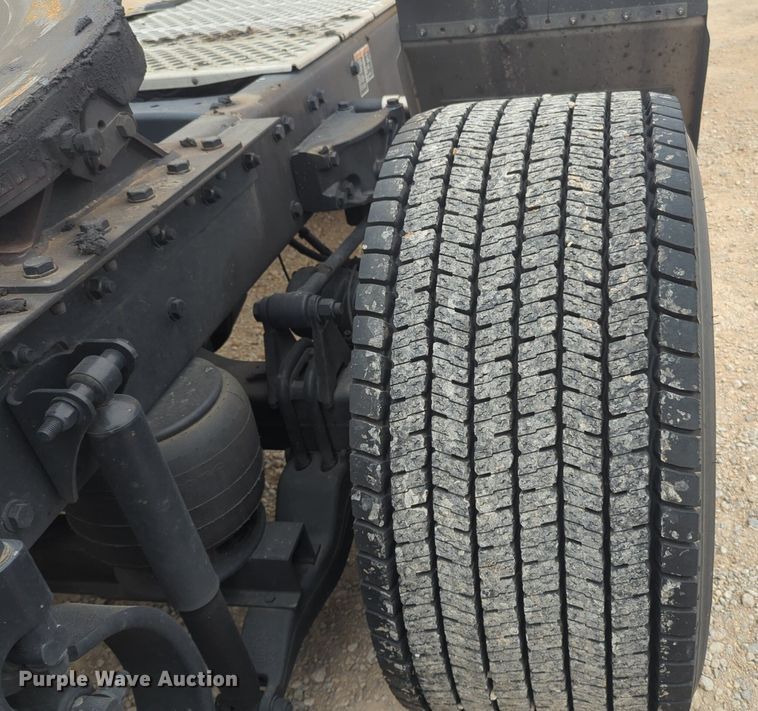 image for item NG9844 2020 Kenworth T680 semi truck