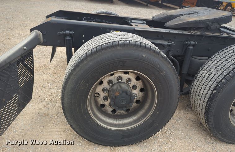 image for item NG9844 2020 Kenworth T680 semi truck