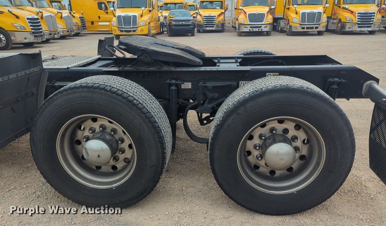 image for item NG9844 2020 Kenworth T680 semi truck