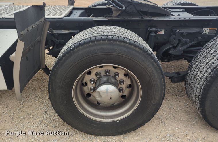 image for item NG9844 2020 Kenworth T680 semi truck