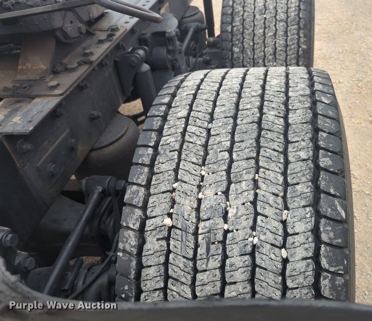 image for item NG9844 2020 Kenworth T680 semi truck