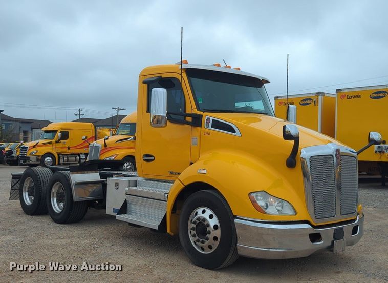 image for item NG9845 2020 Kenworth T680 semi truck