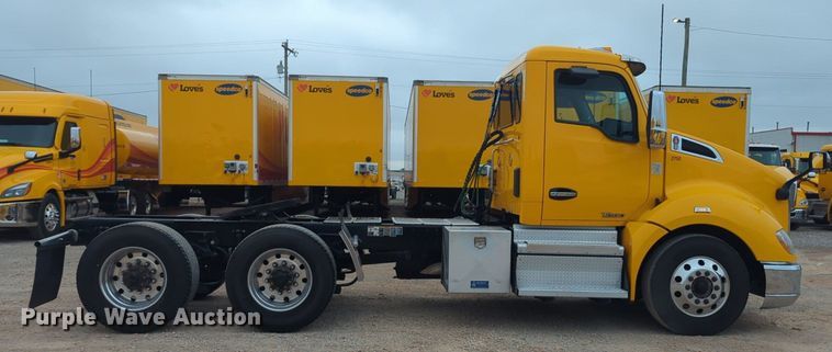 image for item NG9845 2020 Kenworth T680 semi truck