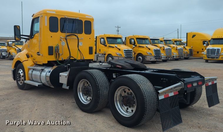 image for item NG9845 2020 Kenworth T680 semi truck