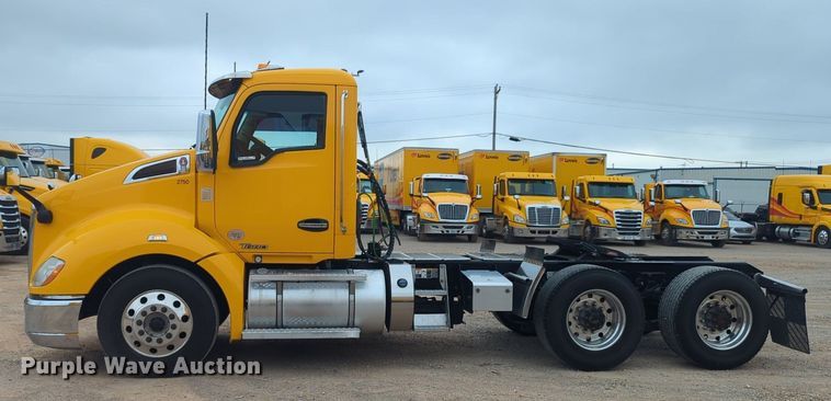 image for item NG9845 2020 Kenworth T680 semi truck