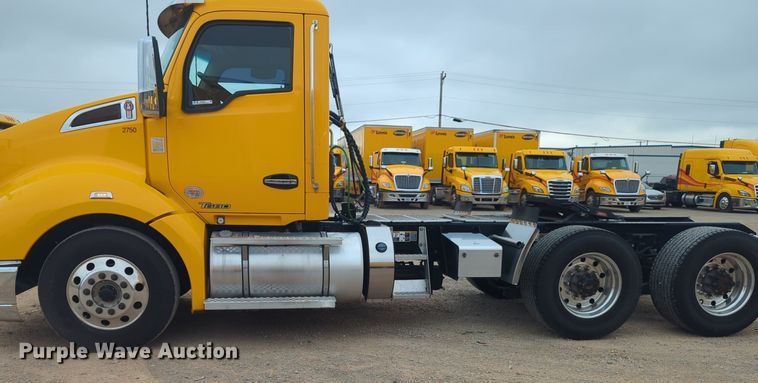 image for item NG9845 2020 Kenworth T680 semi truck