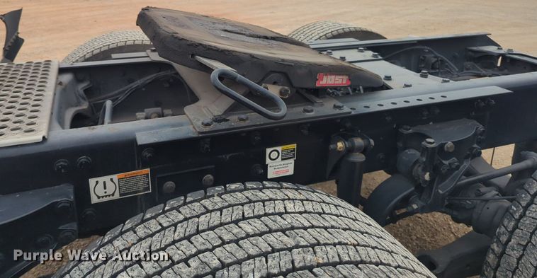 image for item NG9845 2020 Kenworth T680 semi truck