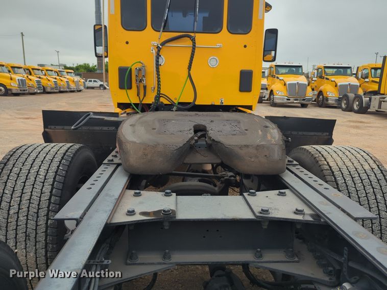 image for item NG9845 2020 Kenworth T680 semi truck