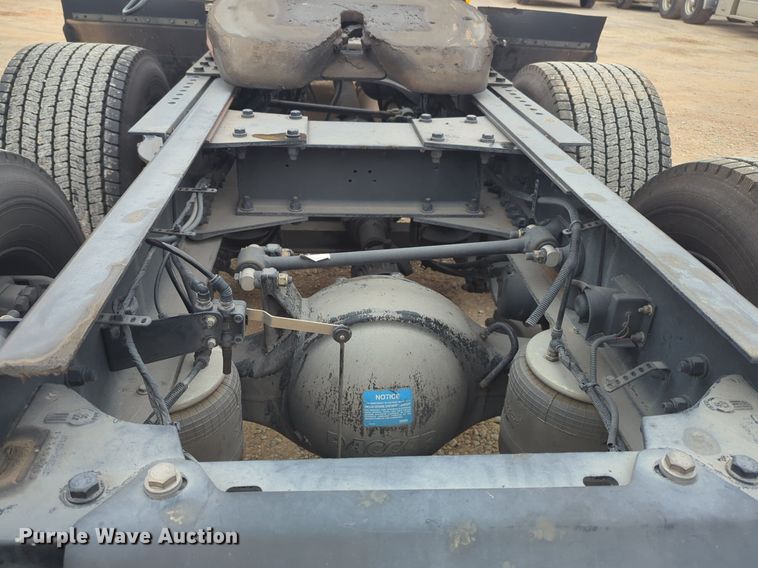 image for item NG9845 2020 Kenworth T680 semi truck