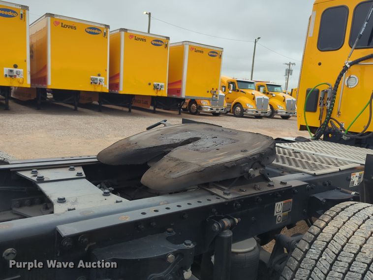 image for item NG9845 2020 Kenworth T680 semi truck