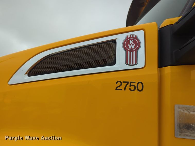 image for item NG9845 2020 Kenworth T680 semi truck