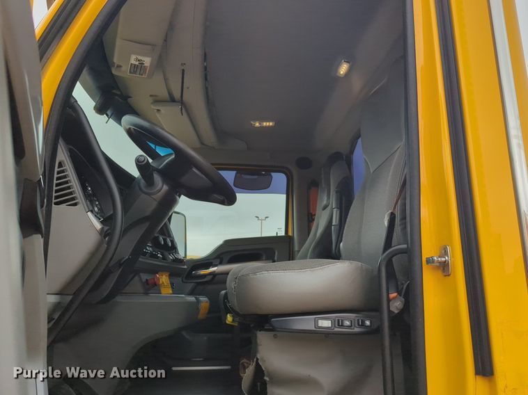 image for item NG9845 2020 Kenworth T680 semi truck