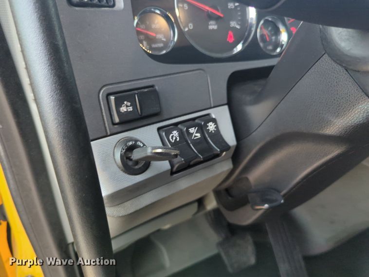 image for item NG9845 2020 Kenworth T680 semi truck