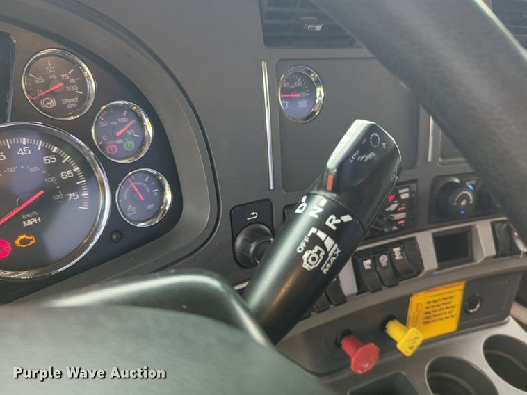 image for item NG9845 2020 Kenworth T680 semi truck