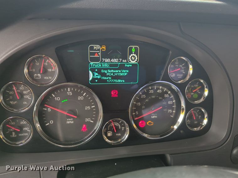 image for item NG9845 2020 Kenworth T680 semi truck