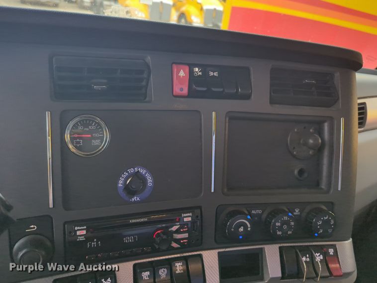 image for item NG9845 2020 Kenworth T680 semi truck