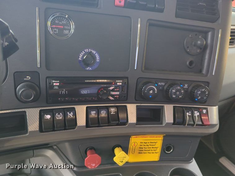 image for item NG9845 2020 Kenworth T680 semi truck