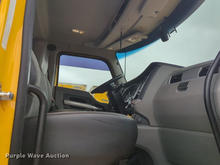 image for item NG9845 2020 Kenworth T680 semi truck