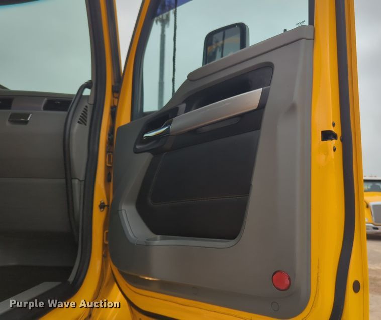 image for item NG9845 2020 Kenworth T680 semi truck