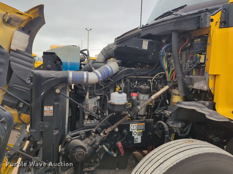 image for item NG9845 2020 Kenworth T680 semi truck