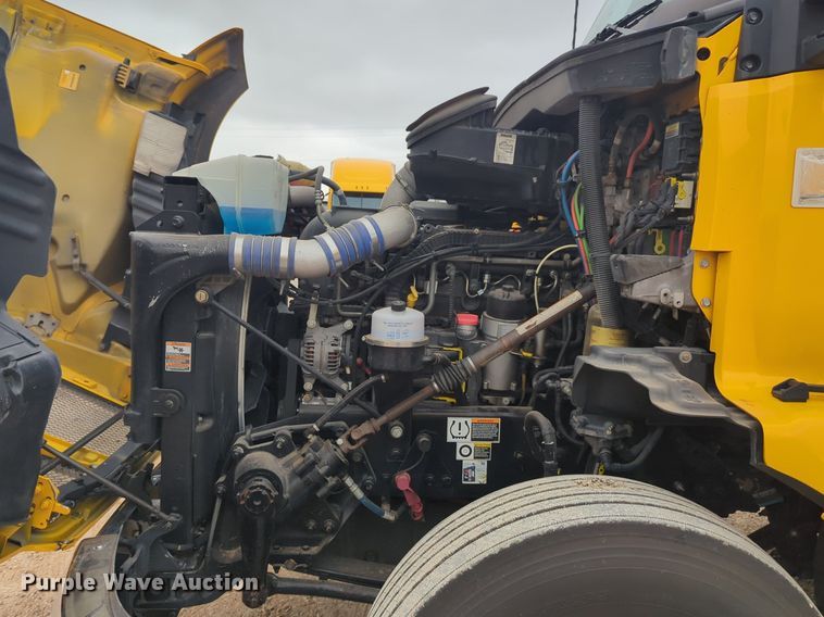 image for item NG9845 2020 Kenworth T680 semi truck