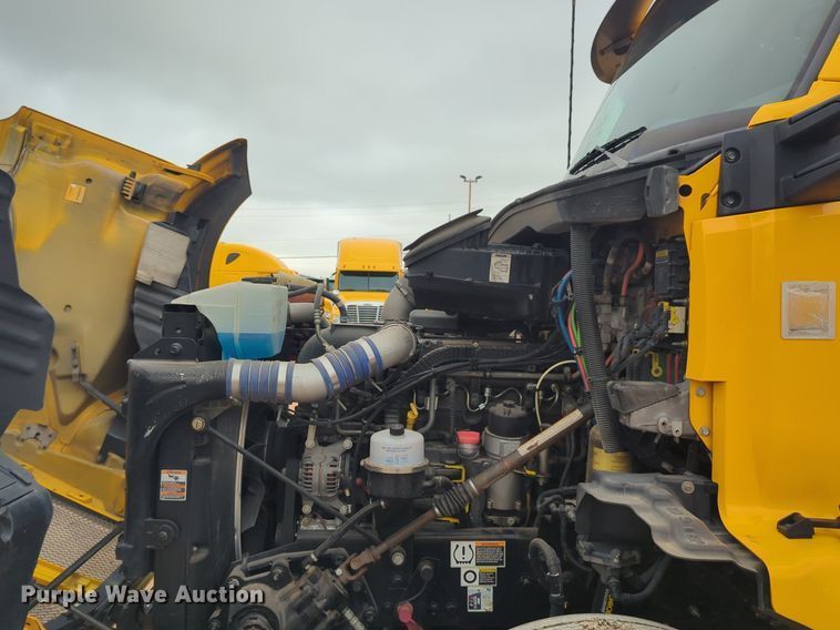 image for item NG9845 2020 Kenworth T680 semi truck