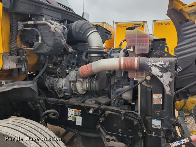 image for item NG9845 2020 Kenworth T680 semi truck