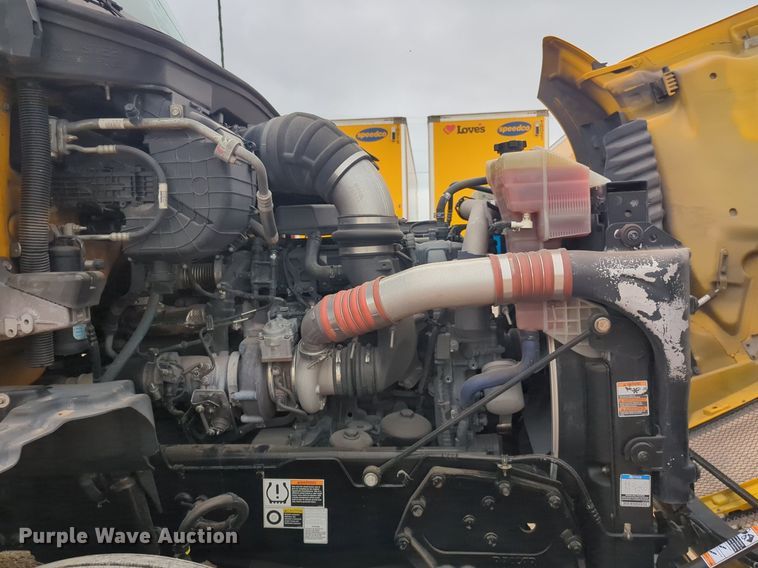 image for item NG9845 2020 Kenworth T680 semi truck