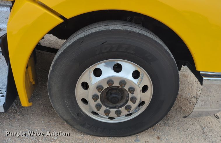 image for item NG9845 2020 Kenworth T680 semi truck