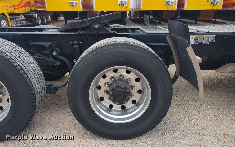 image for item NG9845 2020 Kenworth T680 semi truck