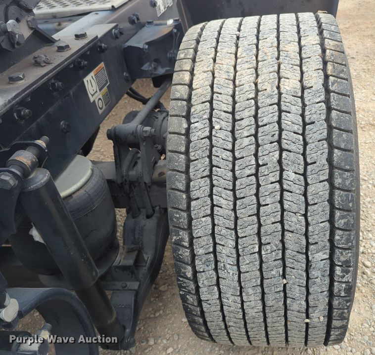 image for item NG9845 2020 Kenworth T680 semi truck