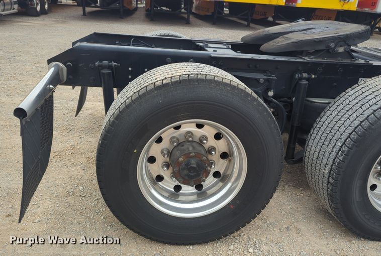 image for item NG9845 2020 Kenworth T680 semi truck