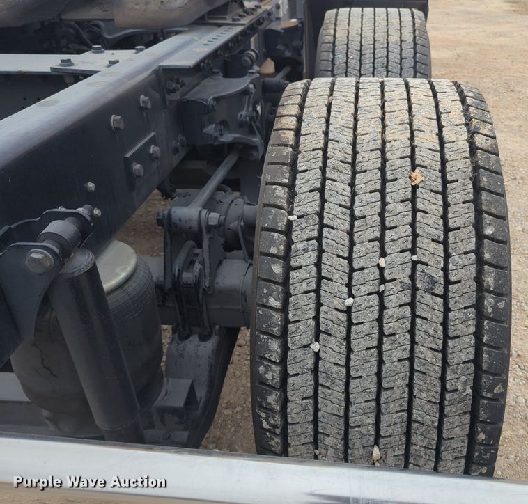 image for item NG9845 2020 Kenworth T680 semi truck