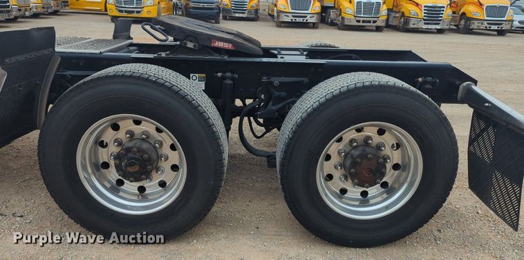 image for item NG9845 2020 Kenworth T680 semi truck