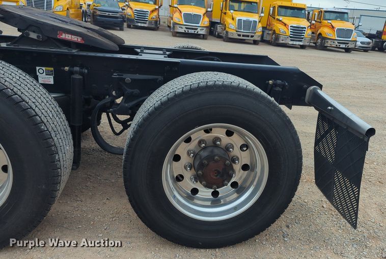 image for item NG9845 2020 Kenworth T680 semi truck